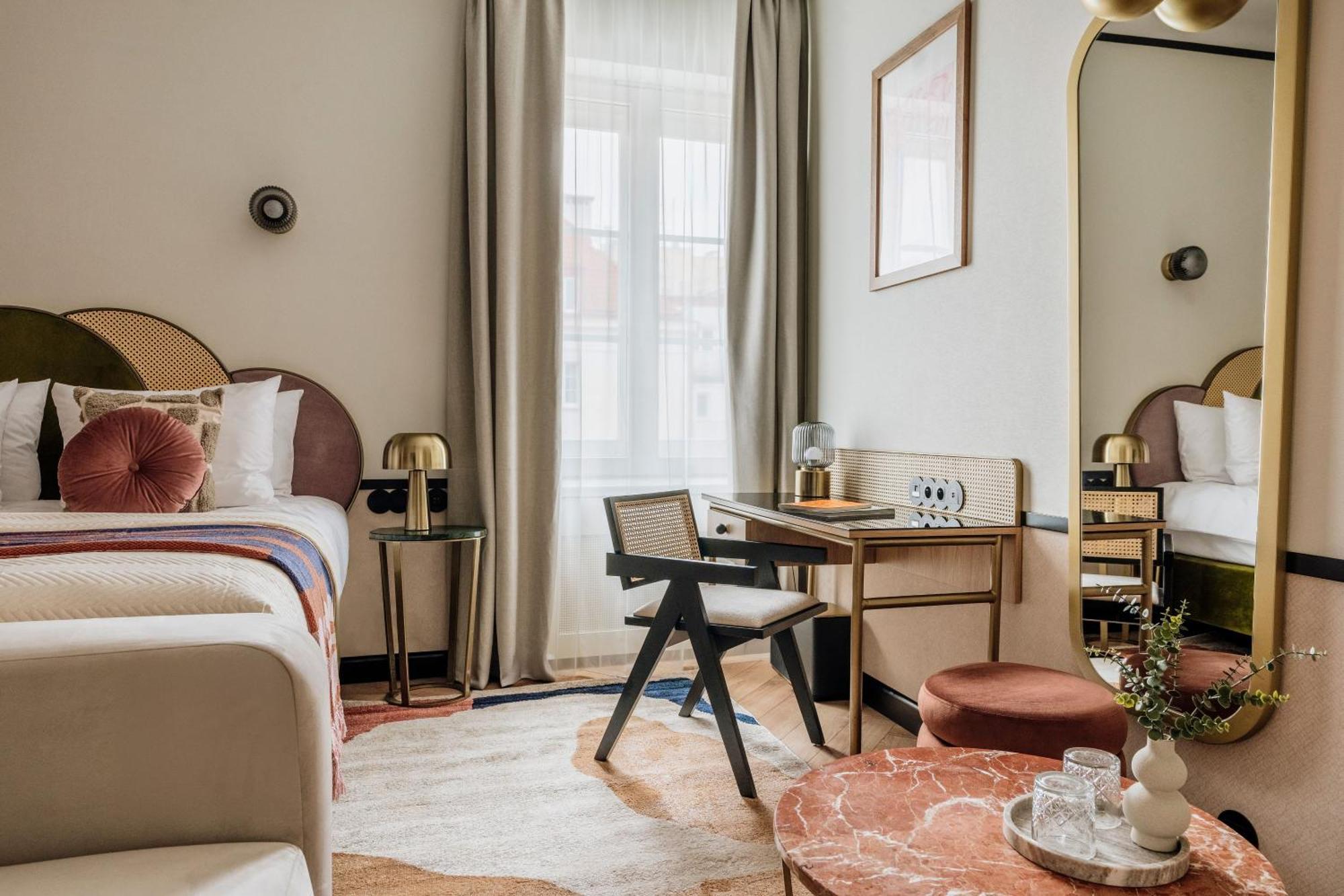 Superior Apartment with sofa and garden view