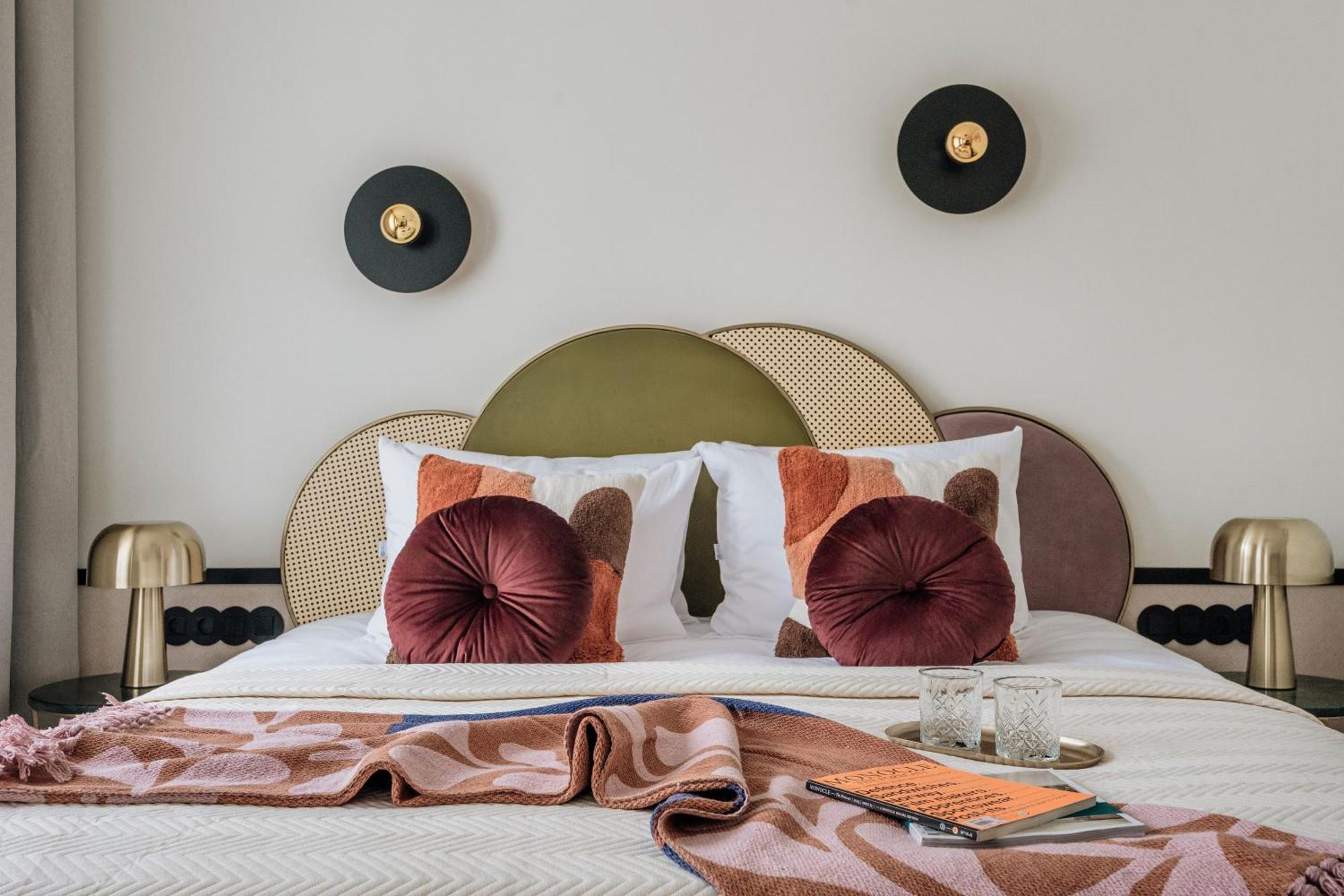 Superior Room with sofa and Nowy Świat View